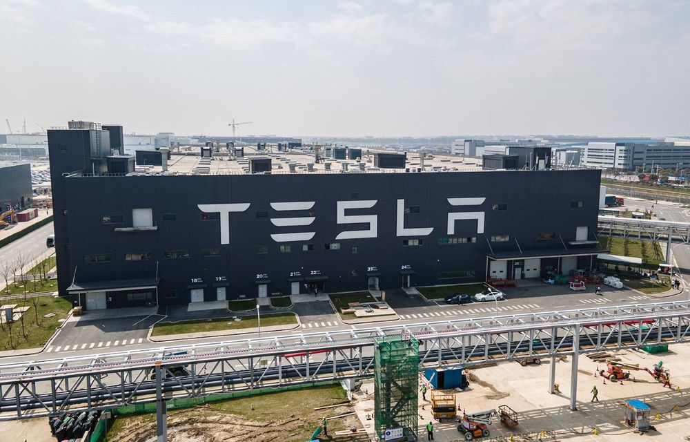 Covid-19 pune bețe în roțile Tesla: a fost suspendată din nou producția uzinei din Shanghai - Poza 1