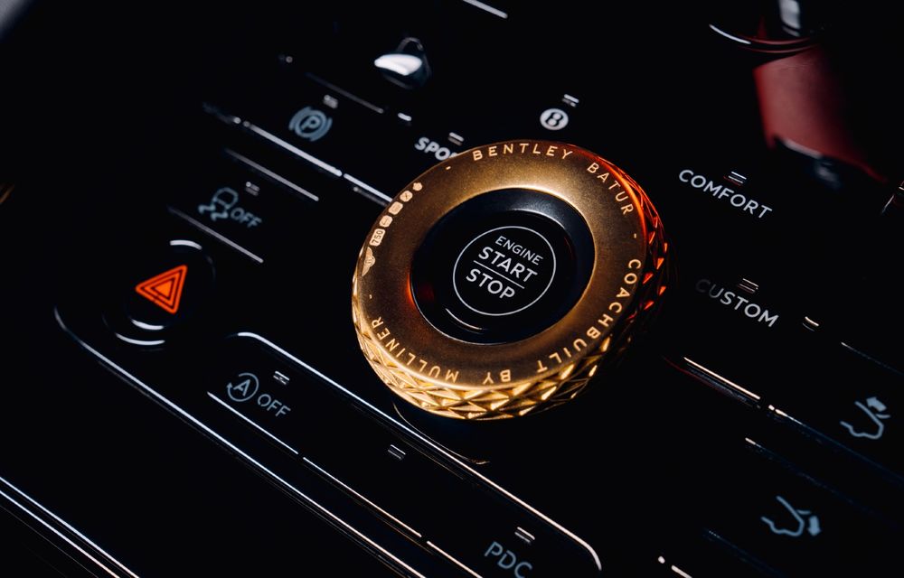 Bentley a introdus 210 grame de aur în interiorul supercarului Batur - Poza 1