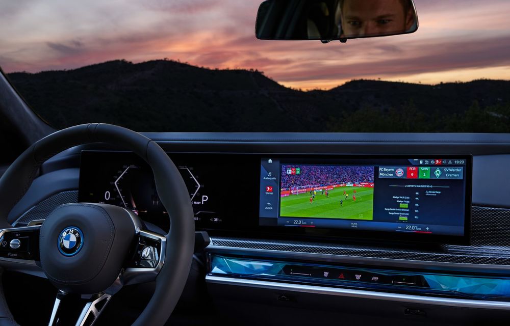 PREMIERĂ: BMW Seria 7 aduce fotbalul din Bundesliga pe ecranul sistemului multimedia - Poza 1
