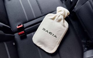 Dacia oferă gratuit sticle cu apă caldă în Marea Britanie: alternativă la scaunele încălzite