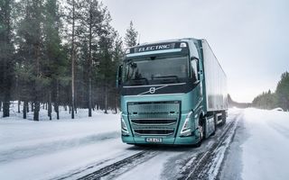 Volvo a livrat primul camion electric în România. Are 300 km autonomie și va rula 100.000 km pe an