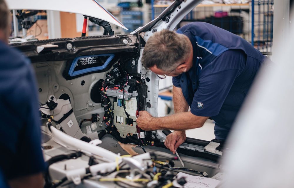 BMW: producția exclusivistului 3.0 CSL va debuta în primăvară - Poza 3