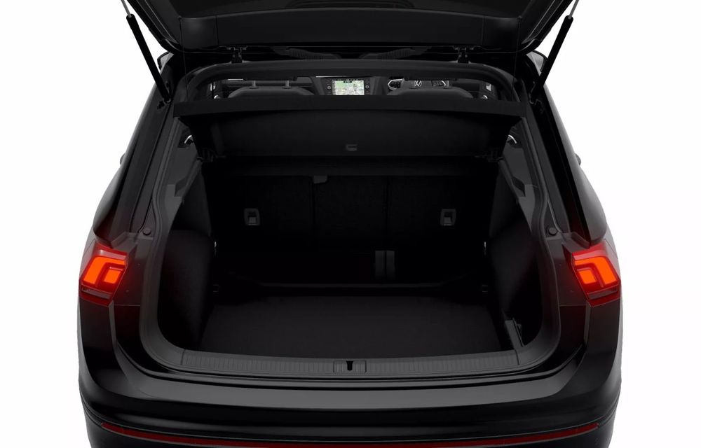 Volkswagen Tiguan primește geamuri fumurii cu o tentă de 90% pe echiparea Black Edition - Poza 12