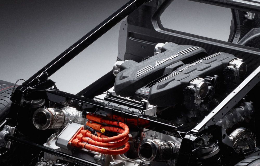 Noi detalii despre succesorul lui Lamborghini Aventador: motor V12 hibrid de 1015 cai putere - Poza 12