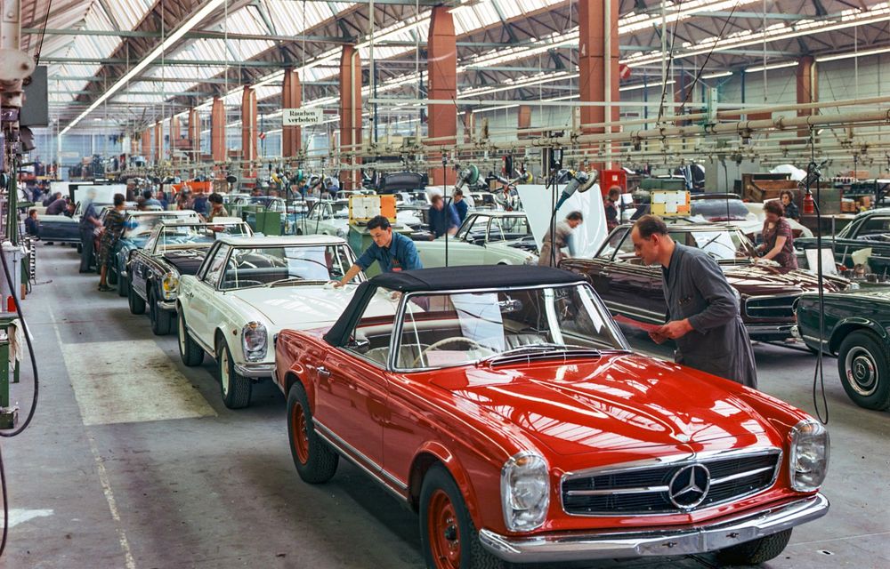 60 de ani de la debutul unei legende: Mercedes-Benz 230 SL - Poza 4