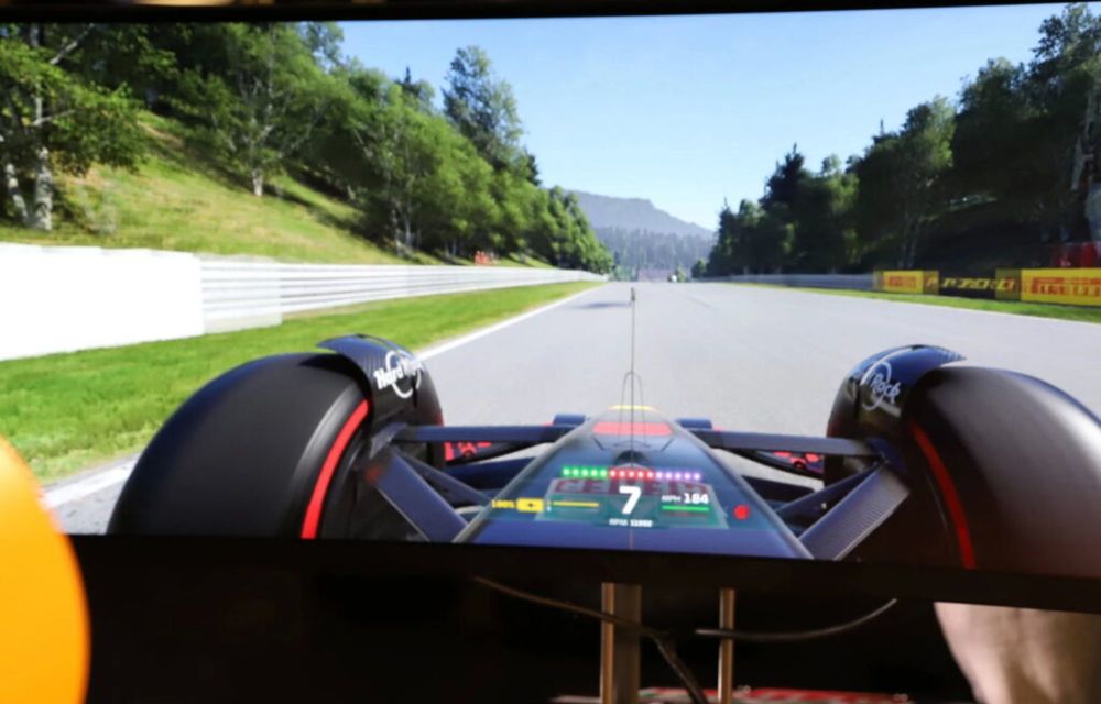 Simulatorul Red Bull costă cât un Porsche 911 și are forma monopostului de Formula 1 - Poza 9