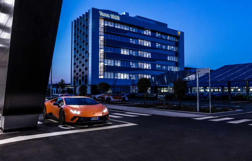 Istorie în imagini: cum a evoluat fabrica Lamborghini în ultimii 60 de ani - Poza 4