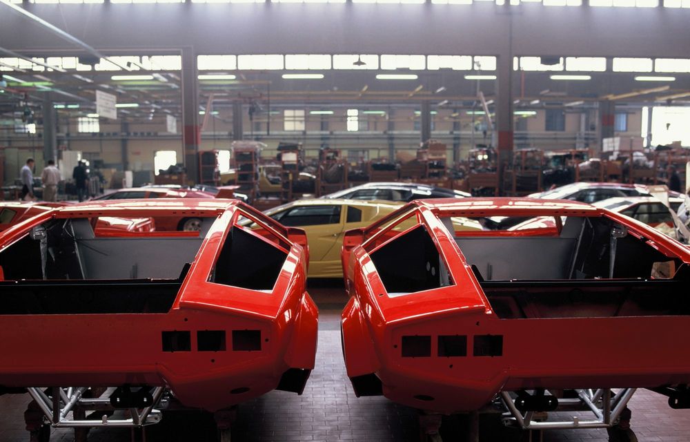 Istorie în imagini: cum a evoluat fabrica Lamborghini în ultimii 60 de ani - Poza 192