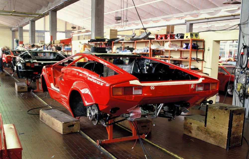 Istorie în imagini: cum a evoluat fabrica Lamborghini în ultimii 60 de ani - Poza 193