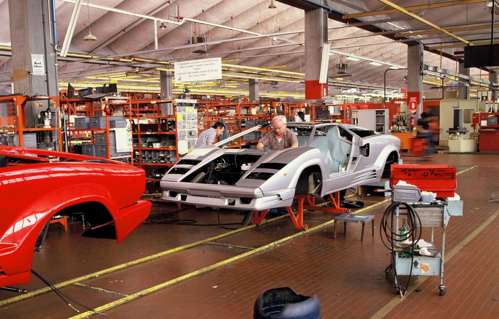 Istorie în imagini: cum a evoluat fabrica Lamborghini în ultimii 60 de ani - Poza 197