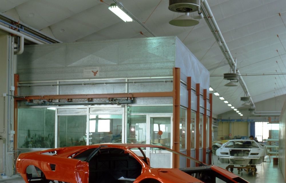 Istorie în imagini: cum a evoluat fabrica Lamborghini în ultimii 60 de ani - Poza 13