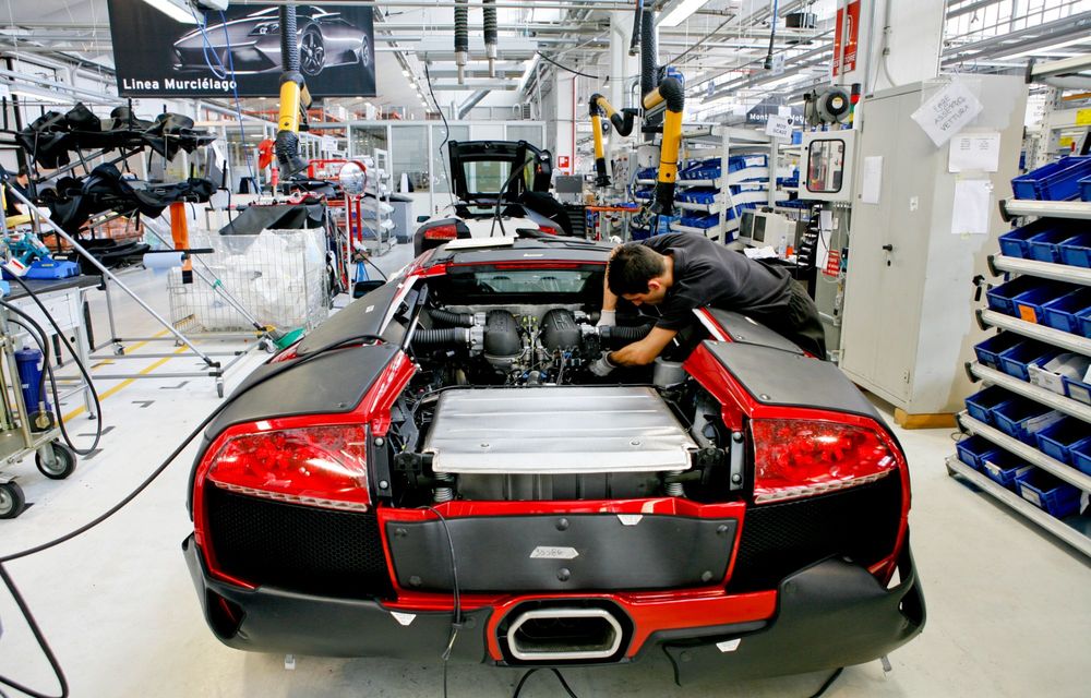 Istorie în imagini: cum a evoluat fabrica Lamborghini în ultimii 60 de ani - Poza 22