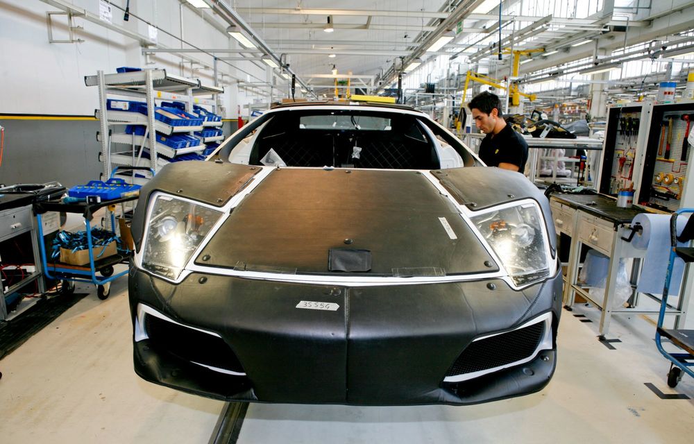 Istorie în imagini: cum a evoluat fabrica Lamborghini în ultimii 60 de ani - Poza 23