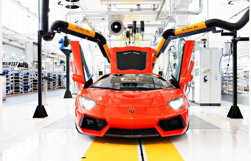 Istorie în imagini: cum a evoluat fabrica Lamborghini în ultimii 60 de ani - Poza 27