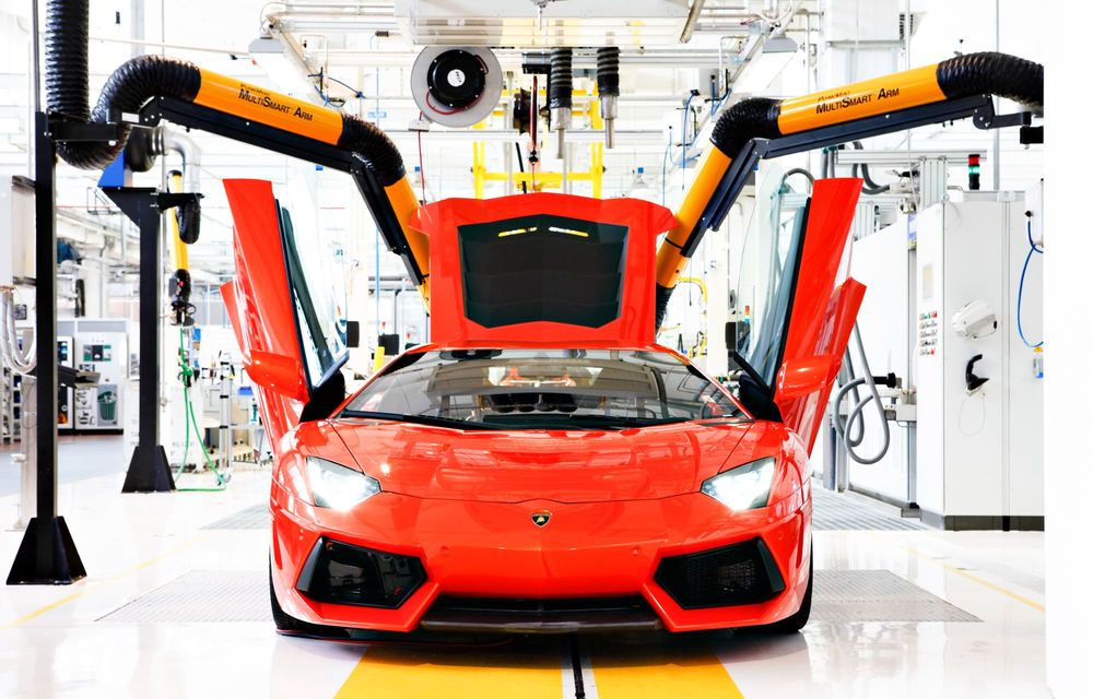 Istorie în imagini: cum a evoluat fabrica Lamborghini în ultimii 60 de ani - Poza 29