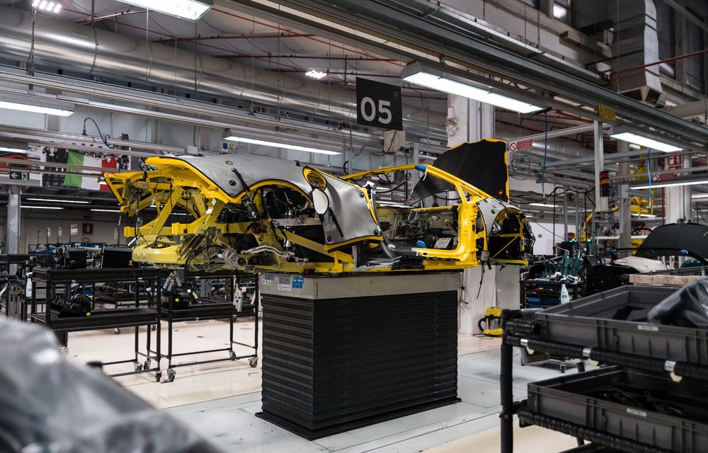 Istorie în imagini: cum a evoluat fabrica Lamborghini în ultimii 60 de ani - Poza 44