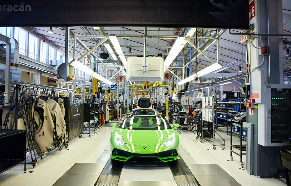 Istorie în imagini: cum a evoluat fabrica Lamborghini în ultimii 60 de ani - Poza 51