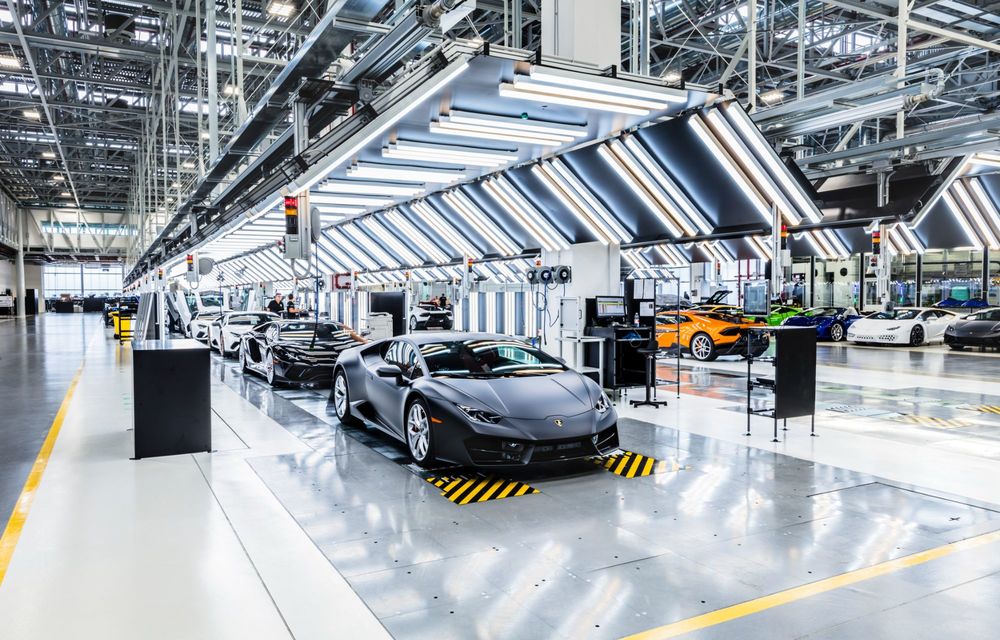 Istorie în imagini: cum a evoluat fabrica Lamborghini în ultimii 60 de ani - Poza 57