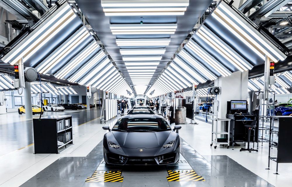 Istorie în imagini: cum a evoluat fabrica Lamborghini în ultimii 60 de ani - Poza 52