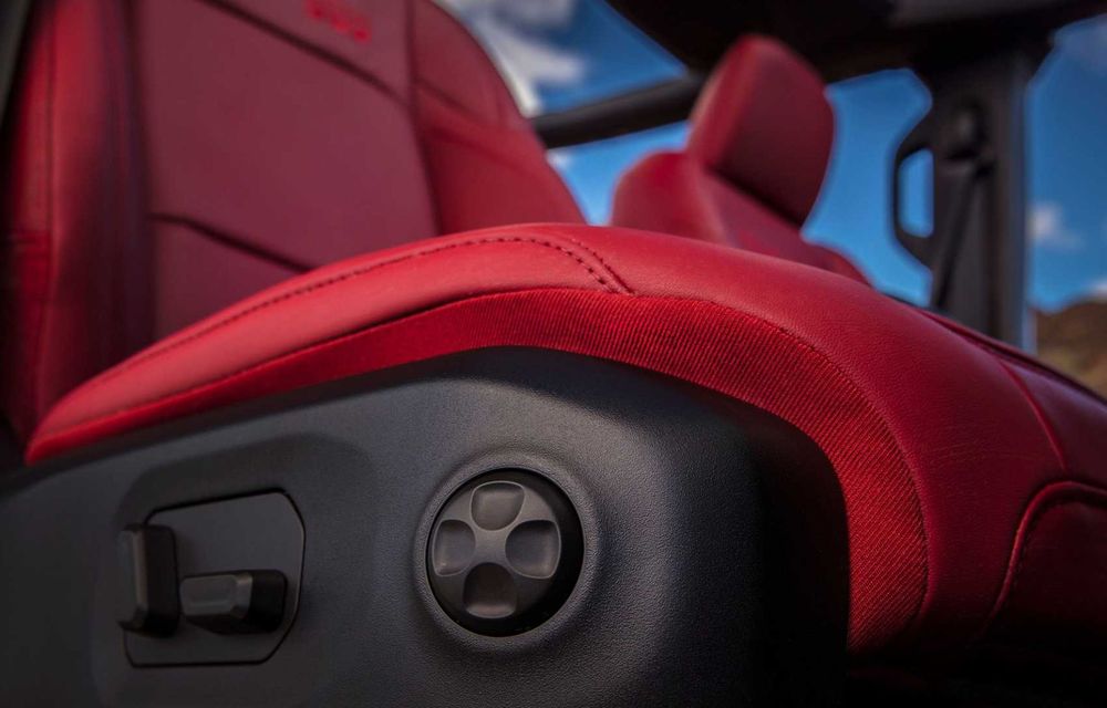 Noul Jeep Wrangler facelift: design nou al grilei, linii de echipare noi și ecran central mai mare - Poza 80