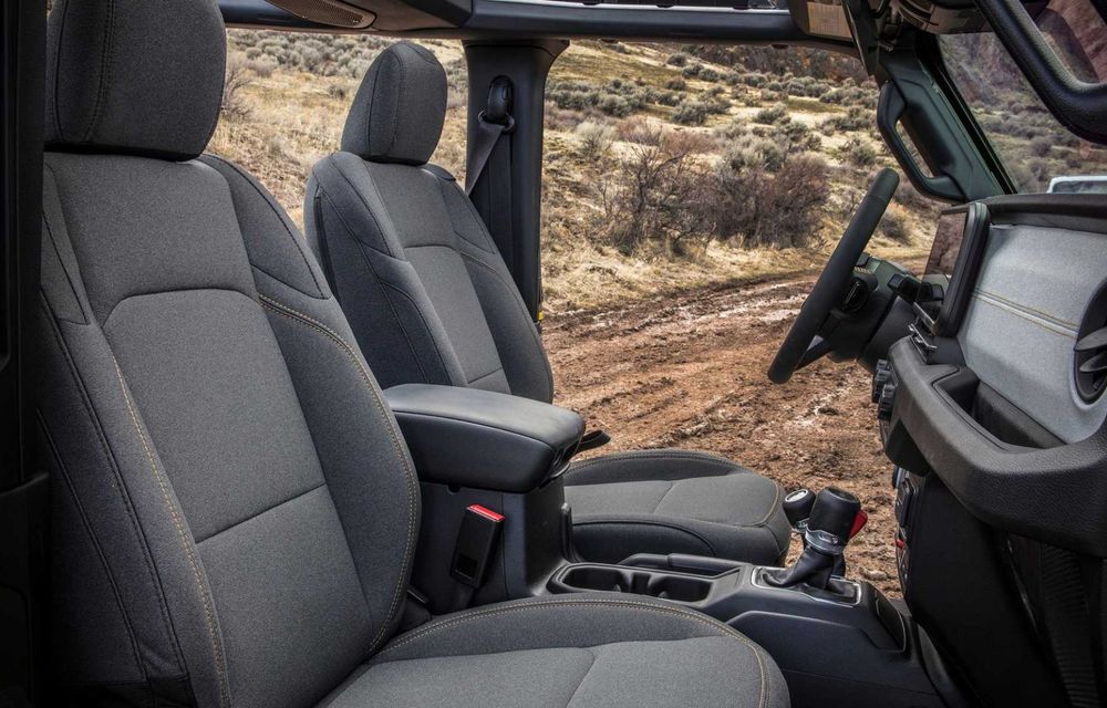 Noul Jeep Wrangler facelift: design nou al grilei, linii de echipare noi și ecran central mai mare - Poza 88