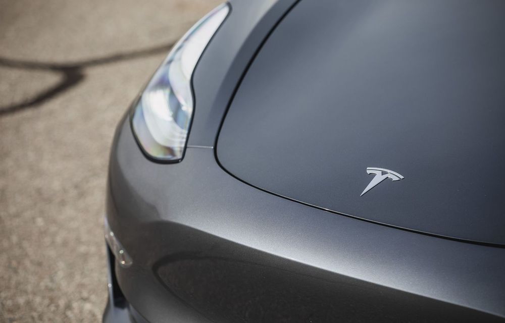 Teaser cu două viitoare modele Tesla: un nou model compact și o utilitară mică - Poza 1