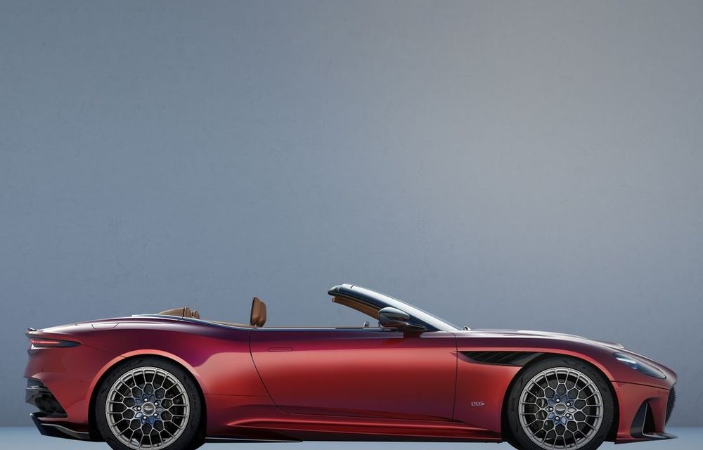 Cel mai puternic Aston Martin DBS din istorie, acum și decapotabil: 199 de exemplare - Poza 3