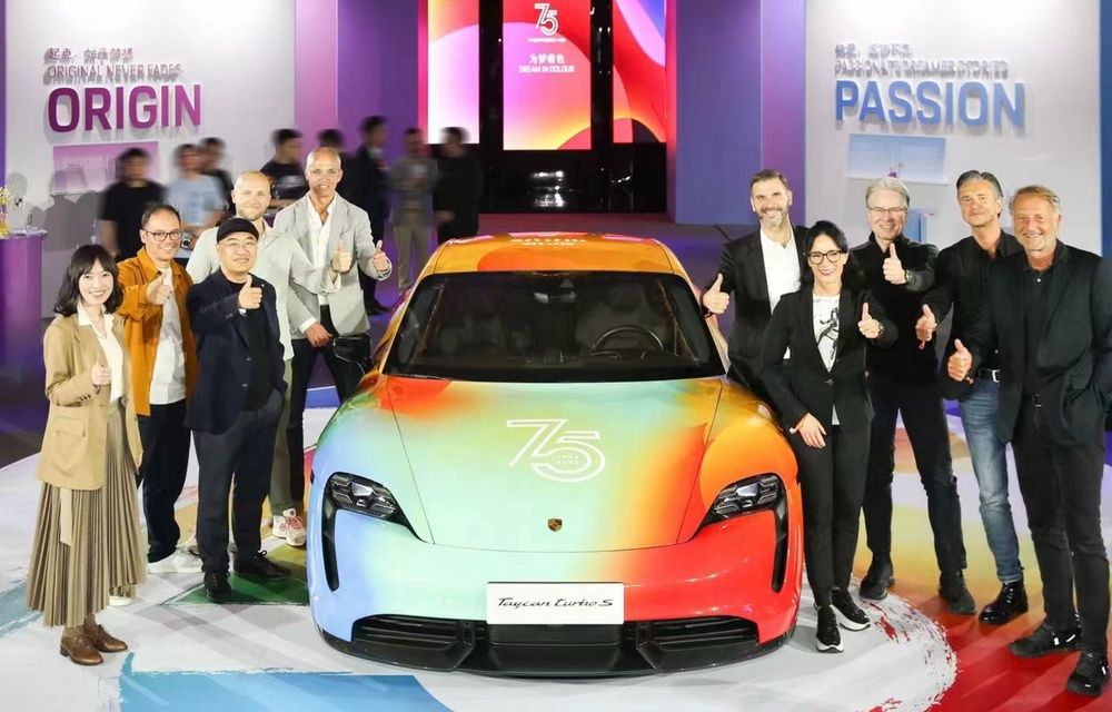 Porsche sărbătorește 75 de ani cu un nou art car Taycan - Poza 3