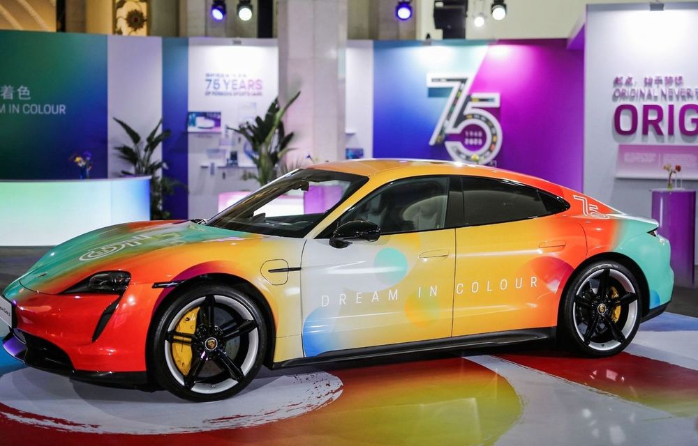 Porsche sărbătorește 75 de ani cu un nou art car Taycan - Poza 1