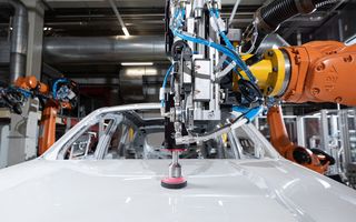 BMW introduce inteligența artificială în uzinele sale. Inspecțiile, realizate de roboți inteligenți