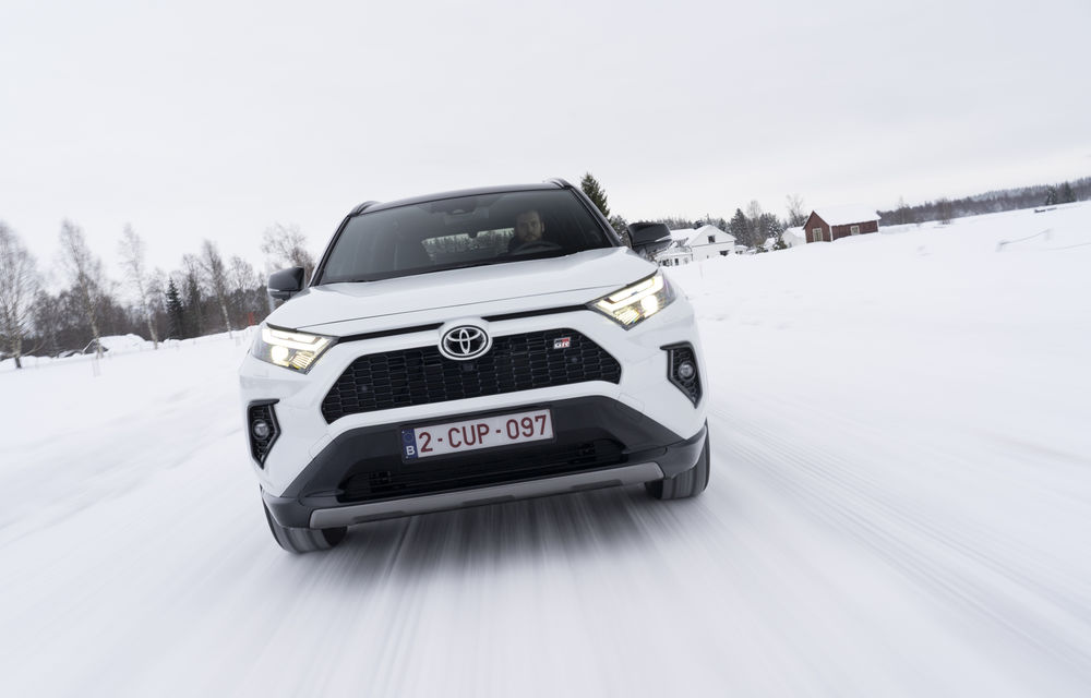 Toyota RAV4, cea mai vândută mașină din lume în 2022 - Poza 1
