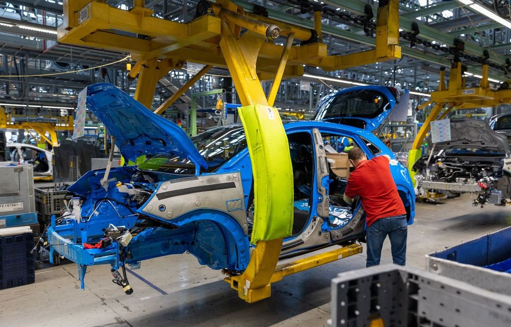 Ford va crea 1300 de locuri de muncă la uzina de la Craiova - Poza 1