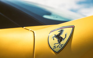 Ferrari a depășit Stellantis: Căluțul Cabrat e mai valoros decât toate mărcile grupului
