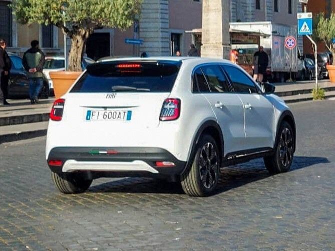 Renaște Fiat 600: modelul italian se va transforma într-un SUV electric - Poza 2