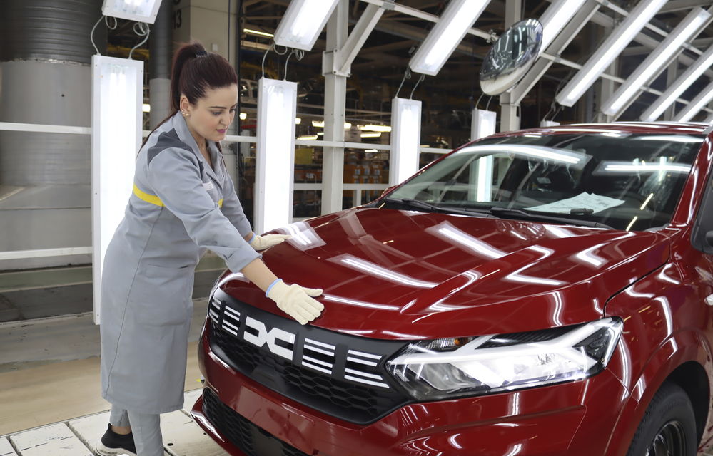 Dacia a schimbat sigla modelelor sale, în toate cele 3 uzine simultan, în 24 de ore - Poza 2