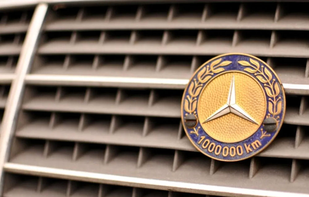 Embleme retro pentru mașinile Mercedes-Benz cu sute de mii de kilometri la bord - Poza 1