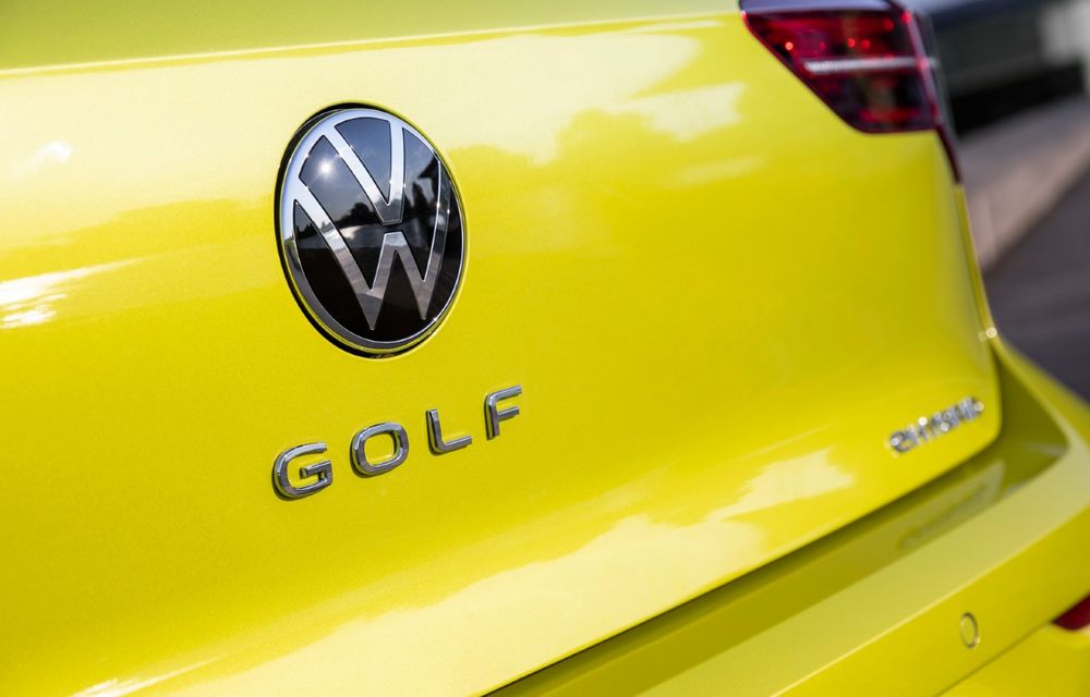 FOTOSPION: Imagini cu noul Volkswagen Golf facelift, surprins fără camuflaj - Poza 1