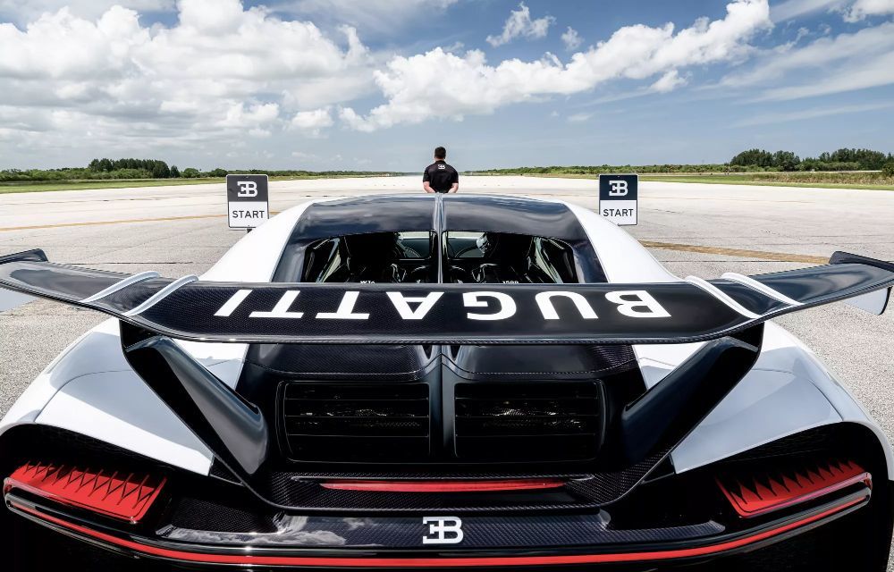 Bugatti a invitat 18 clienți să atingă viteza de 400 km/h la centrul spațial Kennedy - Poza 11