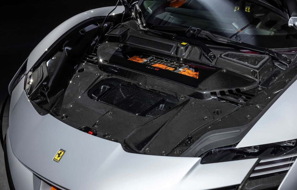 Ferrari prezintă noul SF90 XX Stradale: motor hibrid de 1030 de cai putere - Poza 24