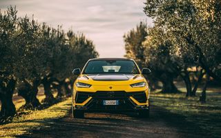 Șeful Lamborghini: Urus cu motor V8 neelectrificat nu mai poate fi comandat