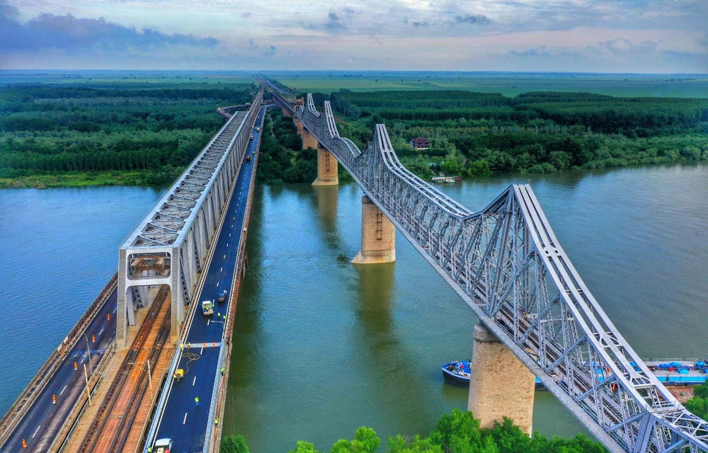 Circulație fără restricții pe podul de la Fetești. Taxa de pod rămâne suspendată - Poza 1