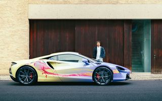 McLaren prezintă un nou exemplar Artura transformat în Art Car