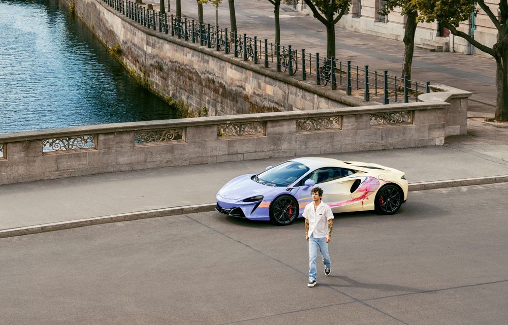McLaren prezintă un nou exemplar Artura transformat în Art Car - Poza 2