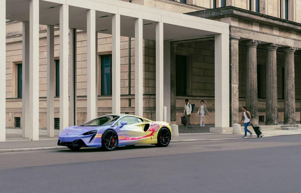 McLaren prezintă un nou exemplar Artura transformat în Art Car - Poza 3