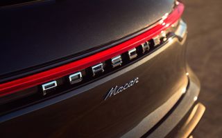 FOTOSPION: Imagini cu viitorul Porsche Macan electric, surprins fără camuflaj