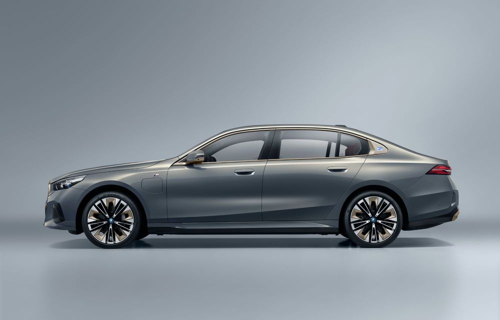Noul BMW Seria 5 pentru piața din China: ampatament lung și ecran Theater Screen de 31 de inch - Poza 5