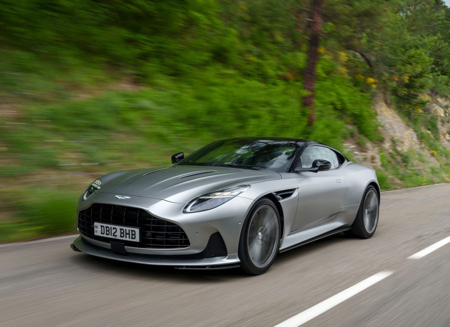 Aston Martin pregătește lansarea unui nou model. Ar putea fi vorba despre DB12 Volante