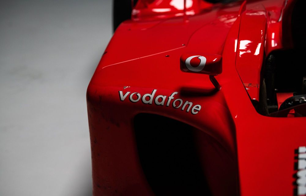 Monopostul Ferrari F2001B, pilotat de Michael Schumacher, scos la licitație - Poza 55