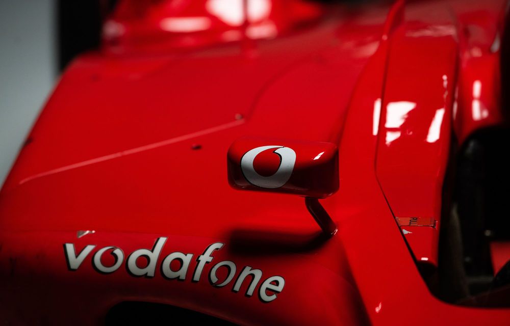 Monopostul Ferrari F2001B, pilotat de Michael Schumacher, scos la licitație - Poza 56