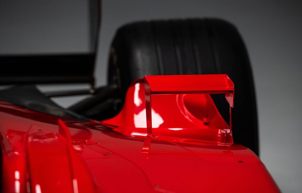 Monopostul Ferrari F2001B, pilotat de Michael Schumacher, scos la licitație - Poza 58